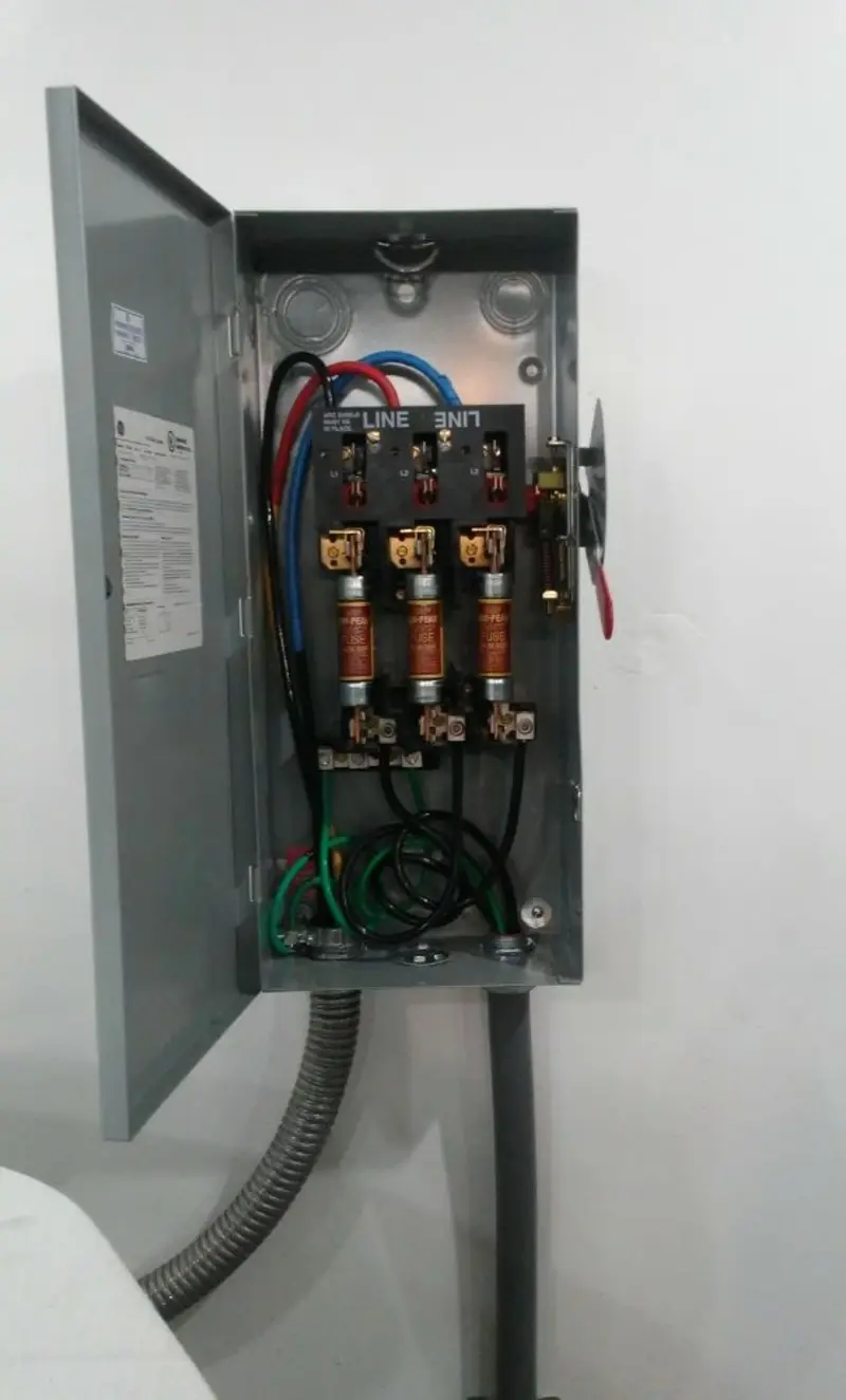 Three-phase disconnect switch installed for Smoke Detector Installation in Silver Lake